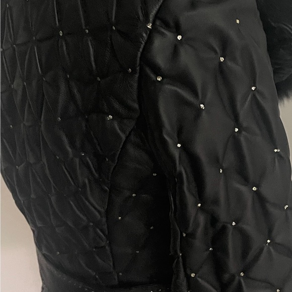 CACHE QUILTED SOFT LEATHER FOX FUR DETACHABLE COLLAR, SILVER DETAILING ON JACKET - Picture 12 of 16